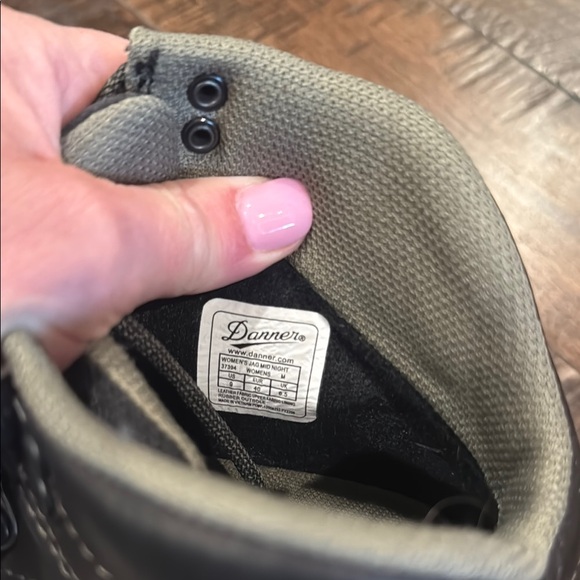 Danner Black Boots Durable High-Top Design - Picture 3 of 5